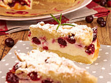 Fot. Wkn, Sernik żurawinowy na kruchym cieście