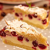 Sernik żurawinowy na kruchym cieście