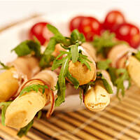 Grissini z szynką i rukolą - szybka przekąska imprezowa