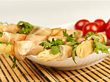 Fot. Wkn, Grissini z szynką i rukolą - szybka przekąska imprezowa