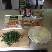 Ryż smażony z jajkiem i warzywami 