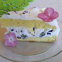 Łatwy tort śmietankowy z borówkami