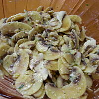 Sałatka z surowych pieczarek