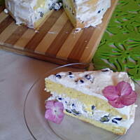 Łatwy tort śmietankowy z borówkami