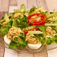 Jaja faszerowane tuńczykiem