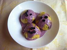 Fot. Lea2, Pampuchy z nadzieniem jagodowo-bananowym z sosem jagodowo-bananowym