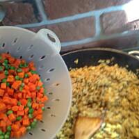 Ryż smażony z jajkiem i warzywami 