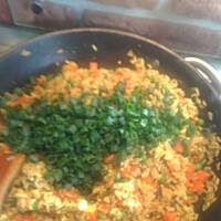 Ryż smażony z jajkiem i warzywami 