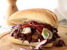 Fot. Kobi1704, Kanapka na ciepło z kurczakiem barbecue