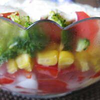 Sałatka warstwowa z brokułem