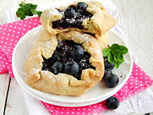 Fot. izaa_a, mini galette z borówkami…