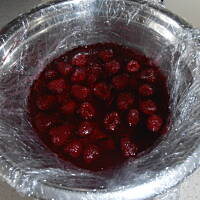 Ciasto malinowa kopuła o smaku straciatella