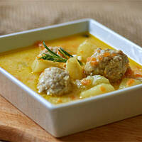 Zupa serkowa z klopsikami