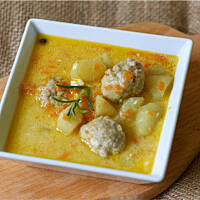 Zupa serkowa z klopsikami