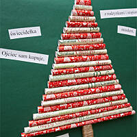 Choinka z papieru do pakowania prezentów