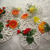 Wielkanocne wyroby z papierowej wikliny