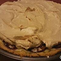 Tarta ze śliwkami, budyniem i bezą