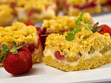 Fot. Wkn, Mega kruchy budynio-pianowiec truskawkowy lub rabarbarowy