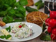 Fot. Wkn, Wiosenny twarożek z warzywami i ziołami