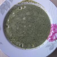 Zupa szpinakowa z makaronem