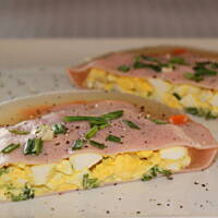 Szynka z musem jajecznym i remuladą