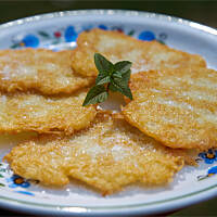 Jak usmażyć chrupiące i złociste placki ziemniaczane?