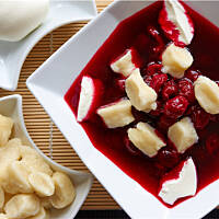 Zupa wiśniowa z kluskami leniwymi