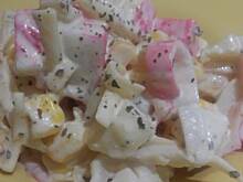 Fot. asiuniasia, Sałatka z paluszkami krabowymi Asiuniasi