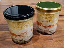 Fot. 555, Śledzie pod pierzynką Asi