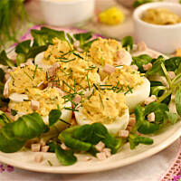 Jajka faszerowane musztardą i szczypiorkiem