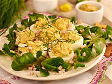 Fot. Wkn, Jajka faszerowane musztardą i szczypiorkiem