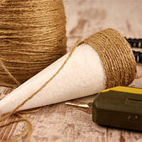 Jak zrobić choinkę sznurkową z aniołkiem na czubku