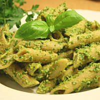 Makaron z pesto pietruszkowo-bazyliowym