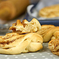 Drożdżowe serca cynamonowe