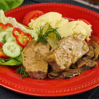 Pieczeń a'la rzymska z sosem pieczarkowym