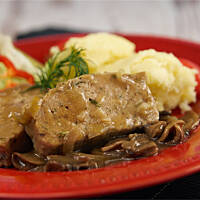 Pieczeń a'la rzymska z sosem pieczarkowym