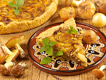 Fot. Wkn, Tarta cebulowo-maślakowa