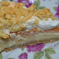 Sernik z brzoskwiniami