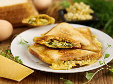 Fot. Wkn, Tosty z jajkiem