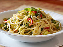 Fot. Wkn, Spaghetti warzywne z serem i śmietanką