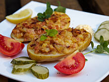 Fot. Wkn, Ziemniaki pieczone z szynką i serem