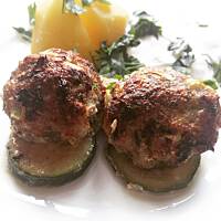 Pieczone mielone z młodą kapustą i cukinią