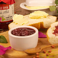 Konfitura z płatków róż - jak zrobić, do czego używać...