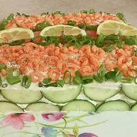 Smorgastarta, czyli szwedzki tort kanapkowy 