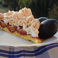 Tarta owocowa z bezikami 