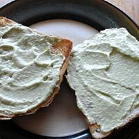 Pasta z avocado z jajkami