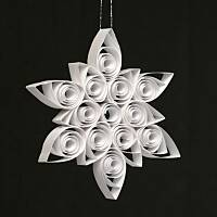 Śnieżynka wykonana techniką quillingu