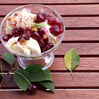 Lody waniliowe z wiśniami i doskonałą polewą