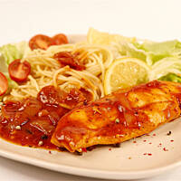 Pierś w czerwonym sosie