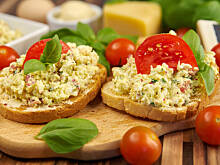 Fot. Wkn, Pasta jajeczna z bazylią